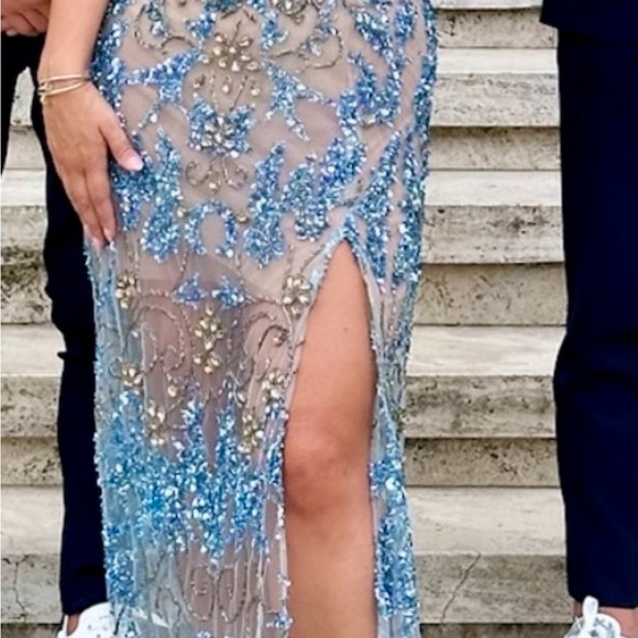 Custom-made evening gown with train size 6 - Picture 2 of 2